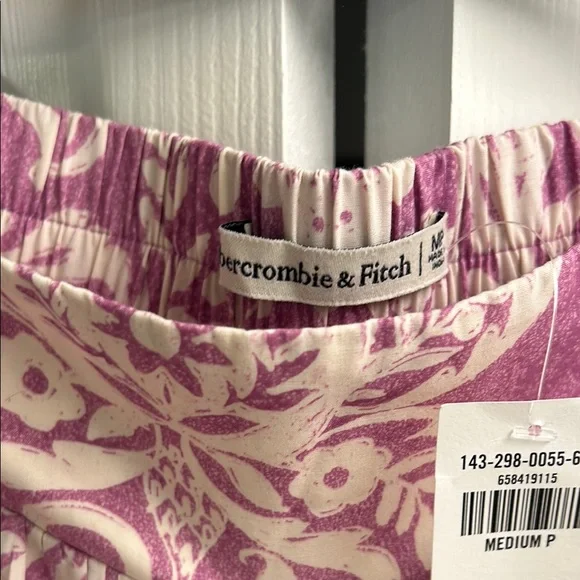 Abercrombie & Fitch Pink and White Midi A-Line Skirt New with tags never worn - Picture 4 of 4